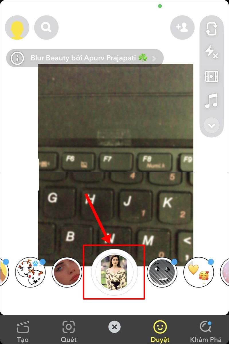 Chạm v&agrave;o biểu tượng h&igrave;nh tr&ograve;n để chụp ảnh
