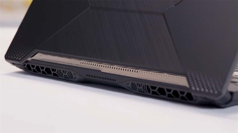 Khe tản nhiệt lưu th&ocirc;ng gi&oacute; tốt