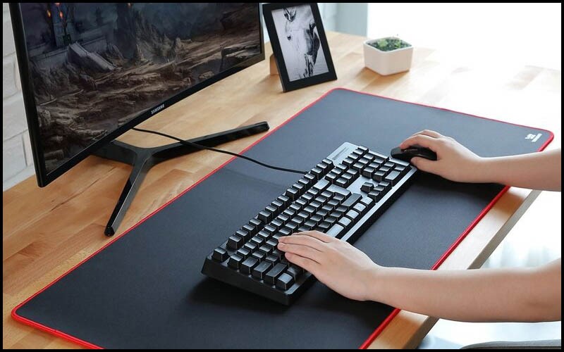 C&oacute; cần mua l&oacute;t chuột k&iacute;ch thước lớn hay kh&ocirc;ng?