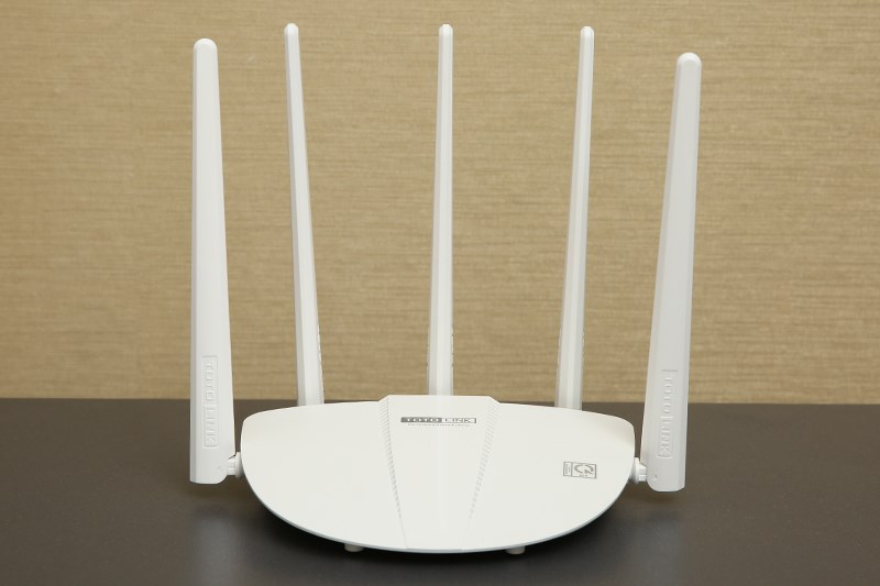 bo-wifi-router-ac1200-bang-tan-kep-totolink-a810r-trang-1