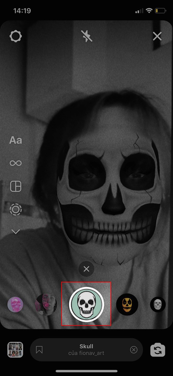 Nhấn giữ biểu tượng để quay video hoặc nhấn v&agrave;o biểu tượng để chụp ảnh