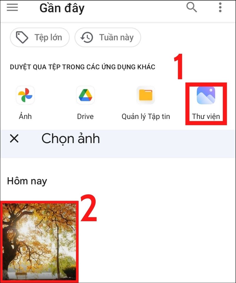 Nhấn chọn lấy ảnh từ Thư viện. Sau đ&oacute;, nhấn v&agrave;o H&igrave;nh ảnh muốn chọn để ch&egrave;n v&agrave;o văn bản.