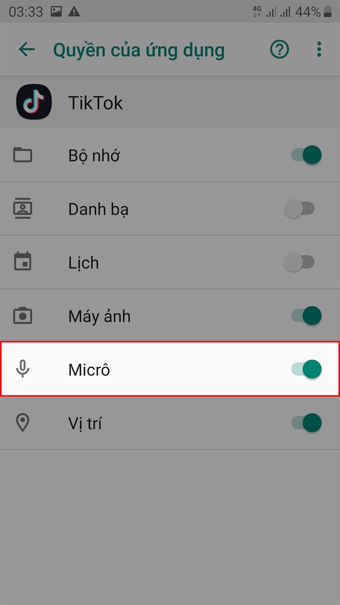 Nhấn biểu tượng n&uacute;t gạt sang phải tại mục Micro
