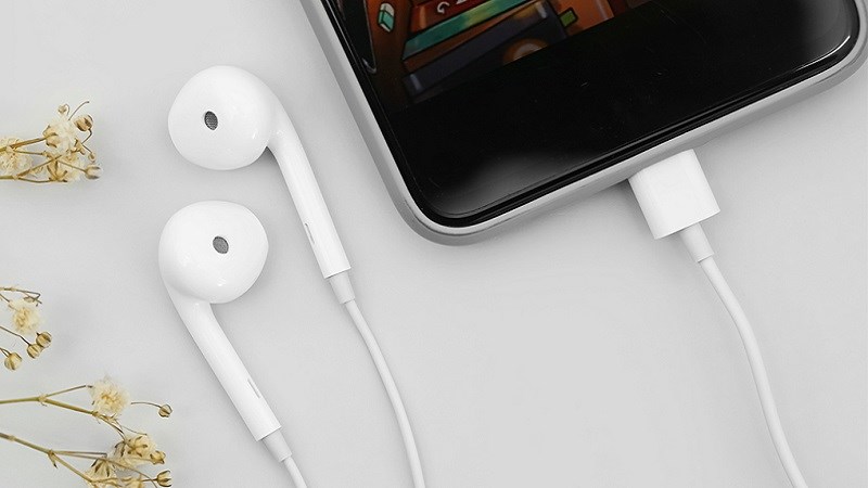 Chiến game c&ugrave;ng tai nghe EP Type C OPPO MH135-3