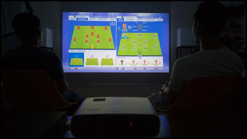 Nếu c&oacute; đủ điều kiện m&aacute;y chiếu sẽ l&agrave; lựa chọn rất tốt để chơi game