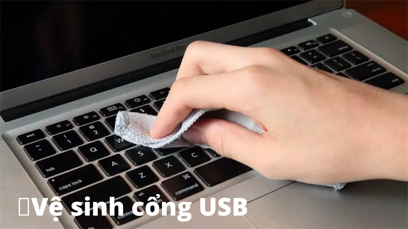Vệ sinh cổng USB
