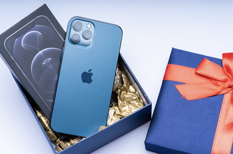 Điện thoại t&ocirc;n l&ecirc;n sức h&uacute;t người nhận