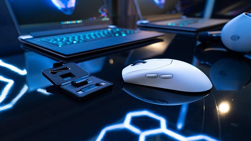 Alienware Tri-Mode Mouse khả năng ấn tượng