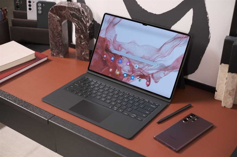Bàn phím gọn nhẹ giúp dễ dàng thao tác
