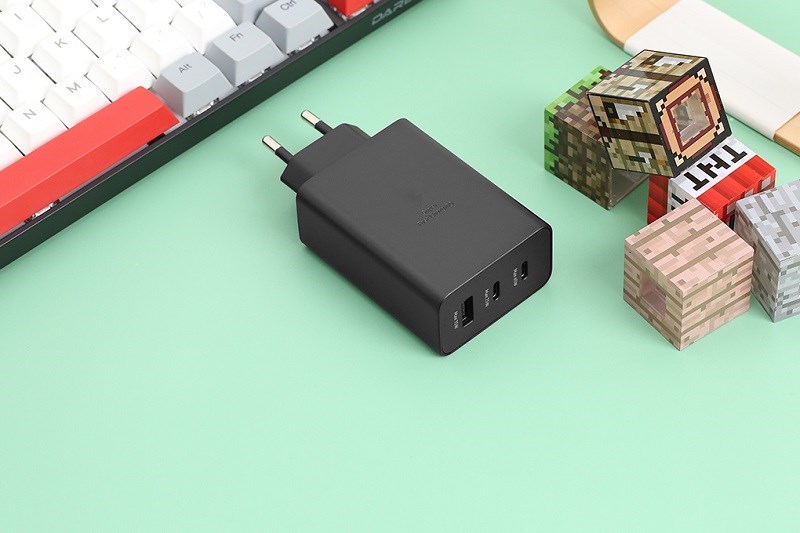 Adapter sạc 3 cổng USB Type C PD 65W EP-T6530N Đen