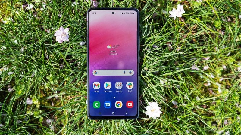 M&agrave;n h&igrave;nh Super AMOLED 6.5 inch si&ecirc;u sắc n&eacute;t