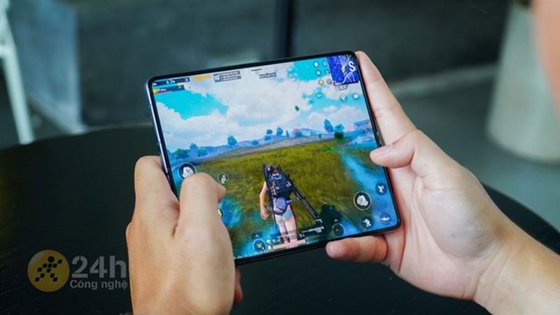 Chiến PUBG tới n&oacute;c với Galaxy Z Fold 4 