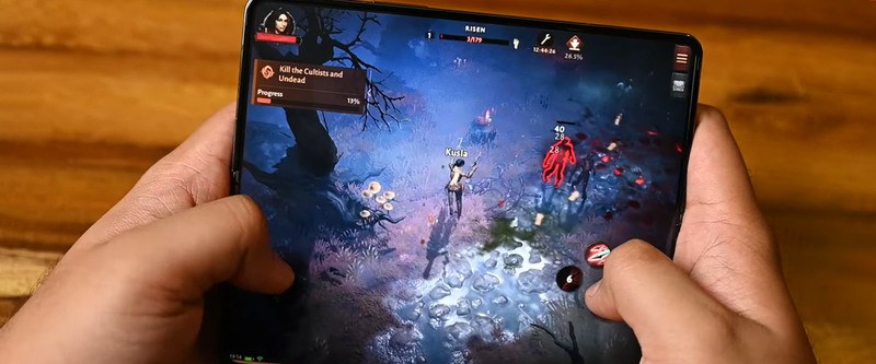 Samsung Galaxy Z Fold4 c&oacute; cấu h&igrave;nh mạnh mẽ, thoải m&aacute;i chơi game