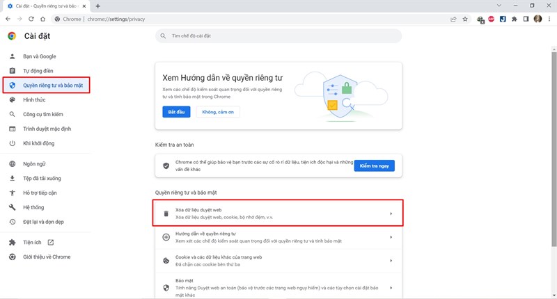 Chọn quyền riêng tư và bảo mật sau đó là xóa dữ liệu duyệt web