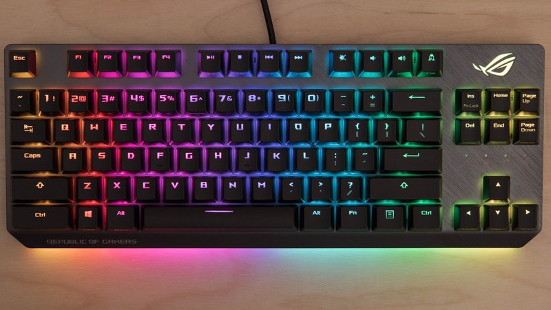 Bàn phím nổi bật với dải đèn Led RGB