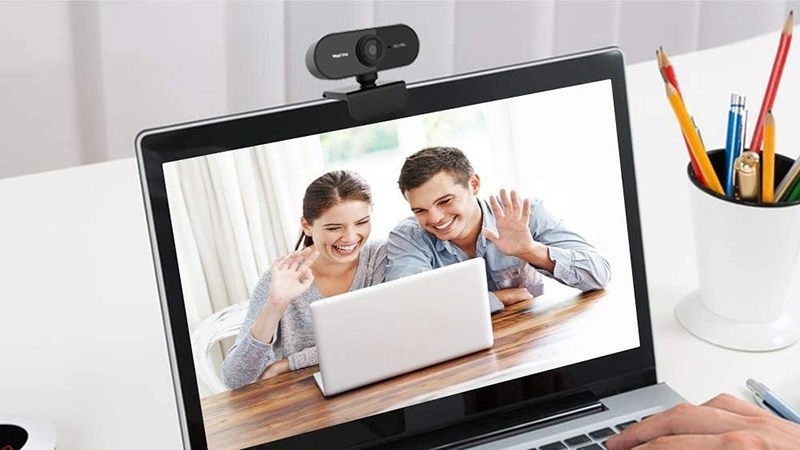 Gắn webcam vào phần chính diện máy tính