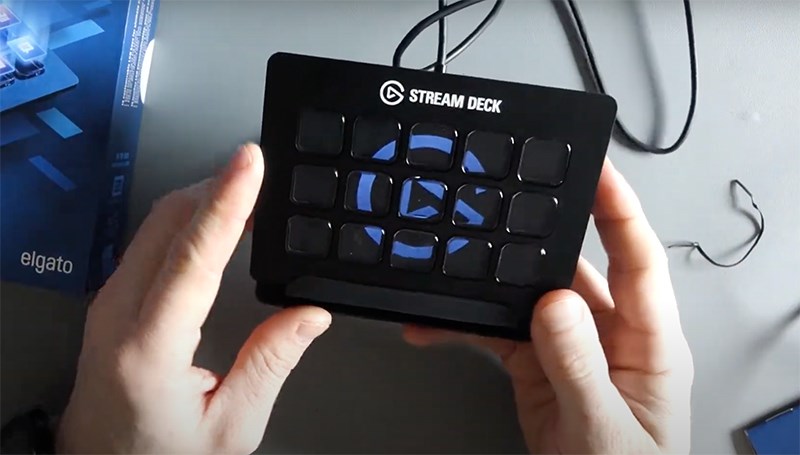 Cắm Stream Deck vào máy