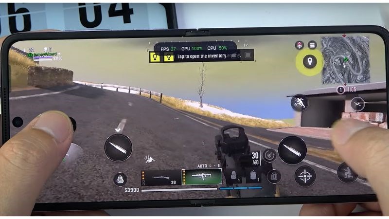 Oppo Find N2 Flip khi chơi Call of Duty Warzone