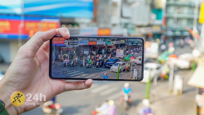 M&agrave;n h&igrave;nh 6.62 inch ấn tượng c&ugrave;ng tần số qu&eacute;t 120Hz