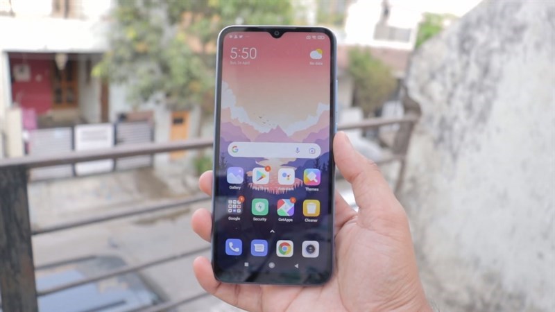 Kích thước màn hình rộng, độ phân giải Full HD+