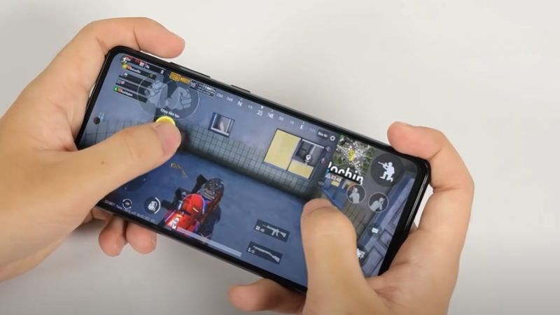 Galaxy S22 FE khi test game PUBG Mobile