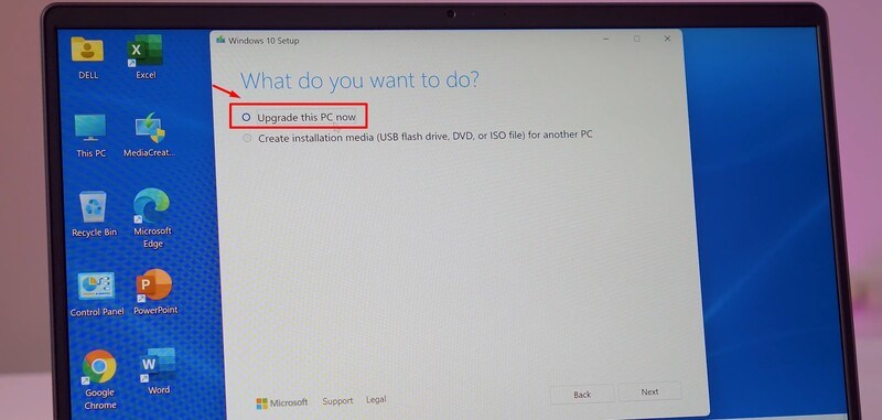 Bạn bấm Upgrade this PC now > Next Bạn bấm Upgrade this PC now > Next