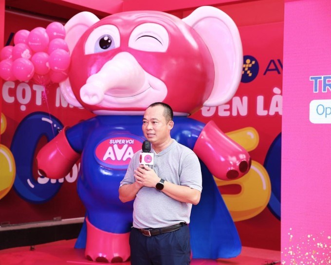 CEO Thế giới Di động Đoàn Văn Hiểu Em chia sẻ thông tin tài trợ trong sự kiện ra mắt cửa hàng thứ 50 của thương hiệu AVAKids hồi đầu tháng 6 CEO Thế giới Di động Đoàn Văn Hiểu Em chia sẻ thông tin tài trợ trong sự kiện ra mắt cửa hàng thứ 50 của thương hiệu AVAKids hồi đầu tháng 6