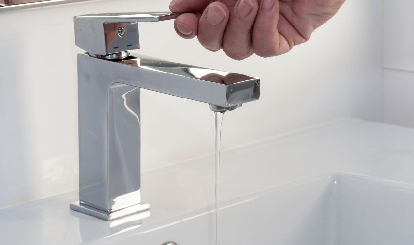 Nước máy chưa được xử lý tốt chứa thành phần có hại cho da