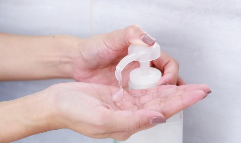 Không cho quá nhiều lượng sữa tắm