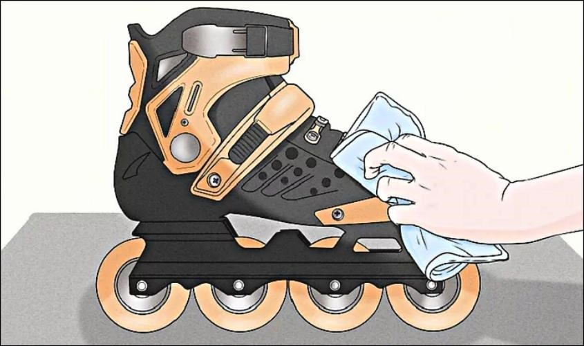 Dùng khăn thấm nước và lau thân giày