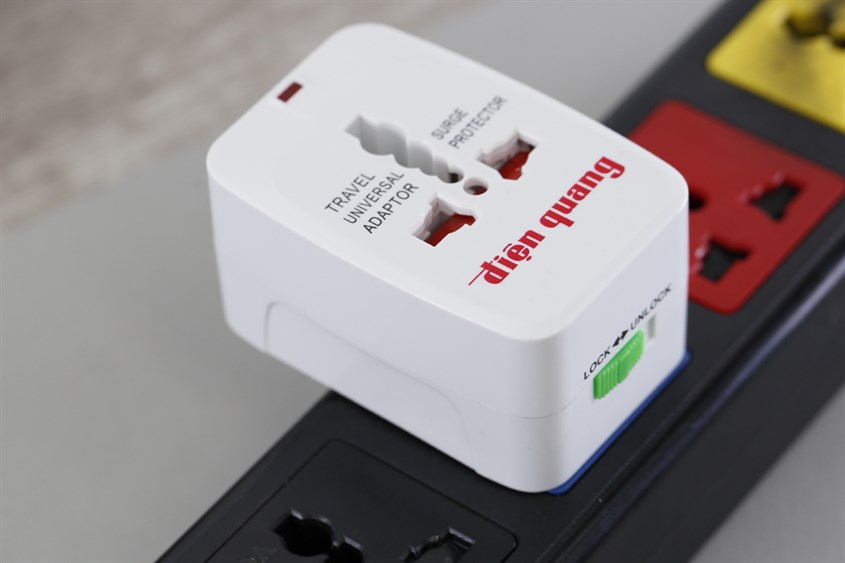 Adapter du lịch Điện Quang TV-01 được bán với giá khuyến mãi 82.000 đồng (giá được cập nhật vào 02/2023, có thể thay đổi theo thời gian) 