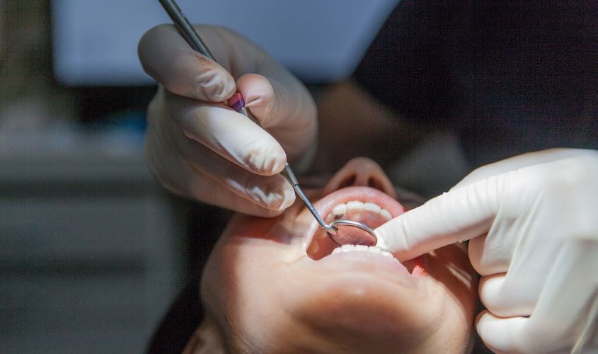 Thăm khám nha khoa để hiểu rõ nguyên nhân và cách điều trị tận gốc