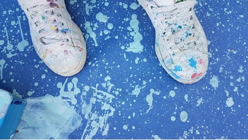 Tẩy sơn màu acrylic trên giày giúp cho đôi giày của bạn trở nên mới mẻ và sáng bóng hơn. Kĩ thuật này không chỉ giúp loại bỏ sơn cũ, mà còn mang đến cảm giác sạch sẽ và tươi mới cho giày của bạn. Tham khảo hình ảnh liên quan để tìm hiểu thêm về kĩ thuật tẩy sơn màu acrylic trên giày.