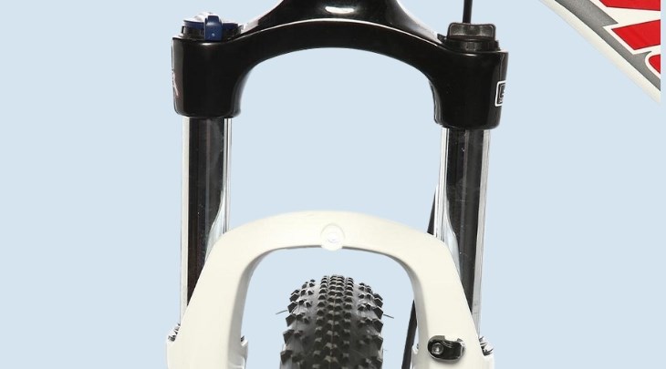 Xe đạp địa hình MTB Merida Duke 300 27.5 inch Size S sở hữu cặp phuộc nhún trước có hành trình dài cho khả năng giảm xung chấn tốt