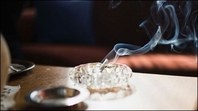 Thường xuyên tiếp xúc với khói thuốc lá ở môi trường xung quanh cũng có thể gây ung thư phổi