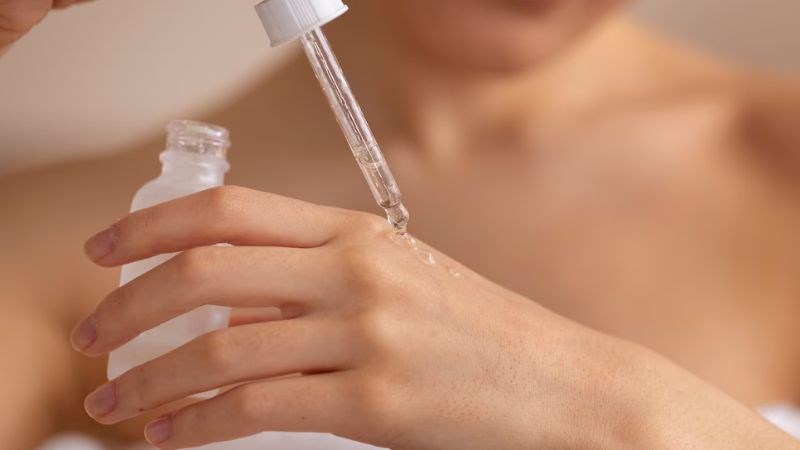Serum có thể giải quyết các vấn đề cụ thể của da như sạm, nám, hay mụn