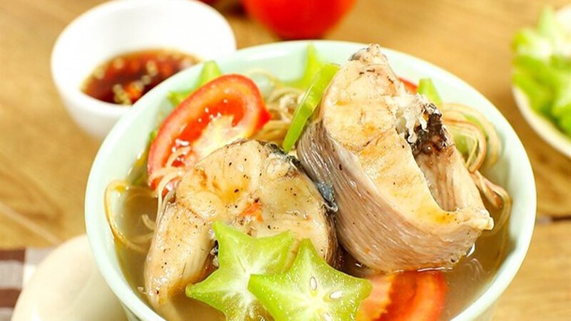 Canh chua cá lóc là một món ăn thông dụng với các gia đình