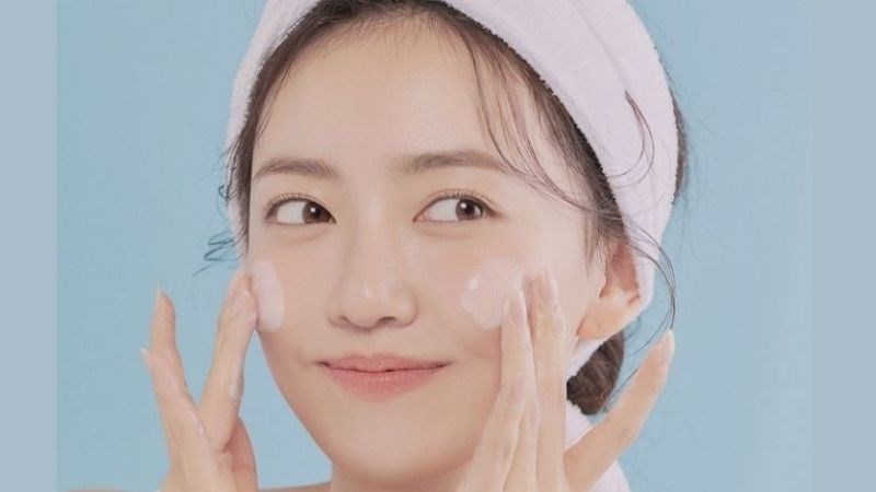 Luôn tẩy trang và làm sạch da mặt trước khi đắp mặt nạ