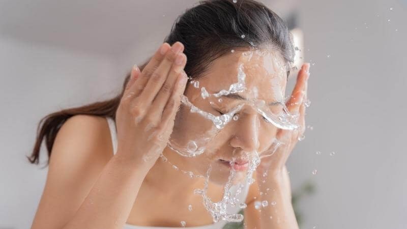 Bạn nên sử dụng mặt nạ trên làn da đã được làm sạch và khô ráo