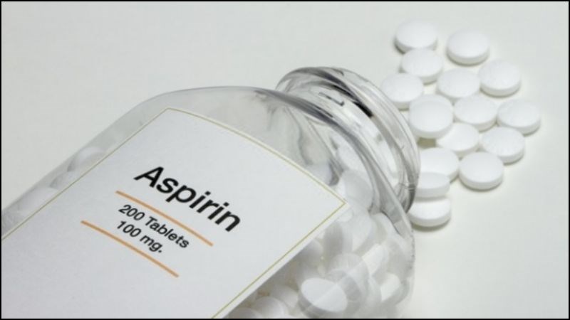 Aspirin thuộc nhóm chống viêm không steroid (NSAIDS)