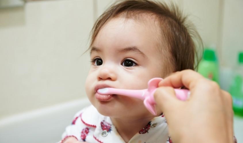Hướng dẫn bé đánh răng đúng cách