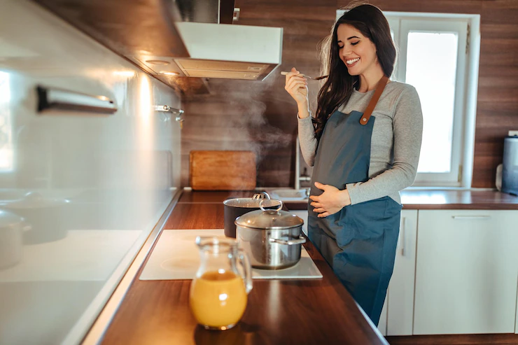 Nấu chín kỹ thức ăn sẽ giúp mẹ bầu tránh bị nhiễm các loại vi khuẩn nguy hiểm. Ảnh: freepik Nấu chín kỹ thức ăn sẽ giúp mẹ bầu tránh bị nhiễm các loại vi khuẩn nguy hiểm. Ảnh: freepik