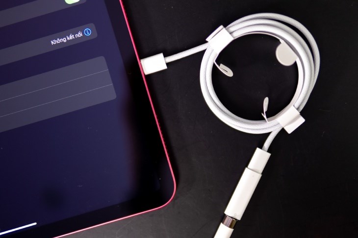 Cổng kết nối Lightning quen thuộc trên các dòng iPad của Apple
