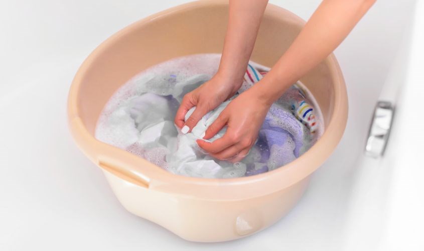 Sử dụng lượng nước xả vừa đủ để quần áo thơm mùi dễ chịu