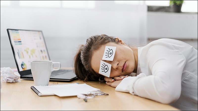 Để mắt nghỉ ngơi có thể khắc phục tình trạng sụp mí