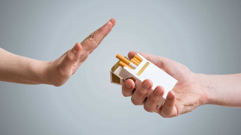 Người ngủ ngáy nên hạn chế hút thuốc lá để hạn chế bệnh