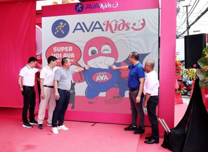 Lãnh đạo Thế giới Di động trong buổi khai trương cửa hàng AVAKids thứ 50 Lãnh đạo Thế giới Di động trong buổi khai trương cửa hàng AVAKids thứ 50