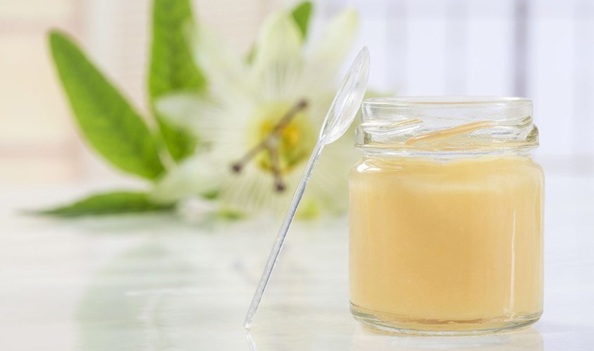 Thành phần tạo nên giá trị dinh dưỡng chủ yếu cho sữa ong chúa là protein và các axit béo