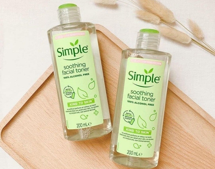 Nước hoa hồng Simple Kind To Skin Soothing Facial Toner