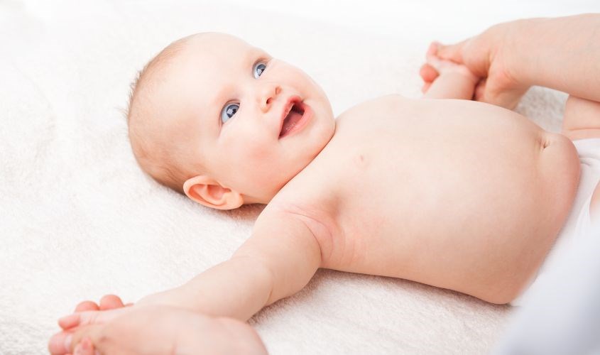 Sử dụng tinh dầu tràm giúp bé giảm ho và ngừa bệnh cảm cúm